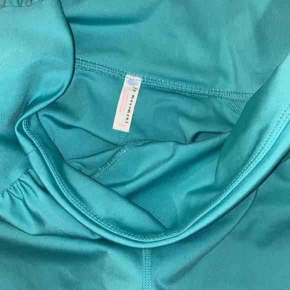 FREE PEOPLE MOVEMENT TEAL YOGA LEGGINGS STRETCH COMPRESSION 3/4 LENGTH SZ MEDIUM - Picture 7 of 11